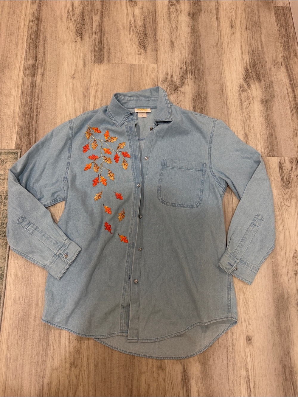 vintage Tia Light Blue Denim Shirt with Autumn Leaf Embroidery size Small